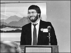 Steve Mereztky introduces the Infocom Hitchhiker's to a packed room inside Rockefeller Center, October 1984